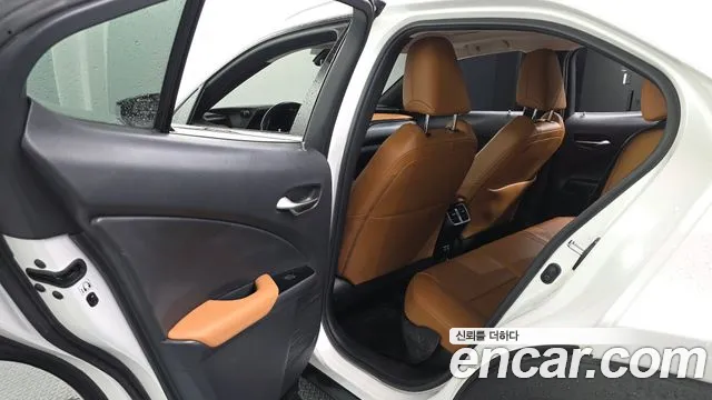 Lexus UX 2019 — фото 15