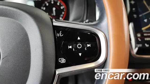 Volvo XC90 2017 — фото 15