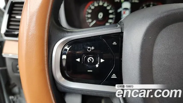 Volvo XC90 2017 — фото 16