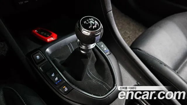 Hyundai Veloster 2019 — фото 9