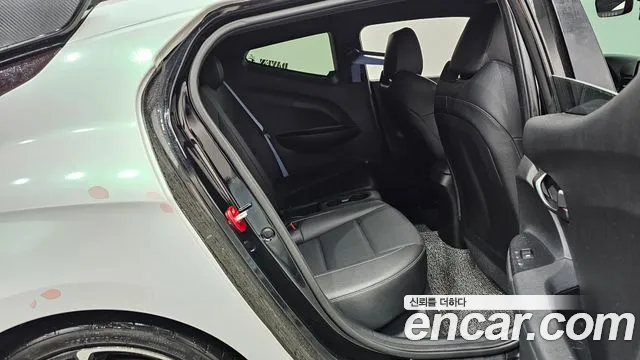Hyundai Veloster 2019 — фото 11