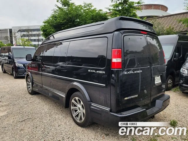 Chevrolet Express Van 2017 — фото 2