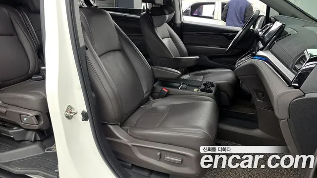 Honda Odyssey 2018 — фото 17