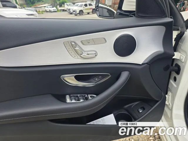 Mercedes-Benz E-Class 2021 — фото 17