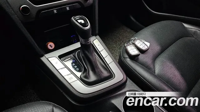 Hyundai AVANTE 2018 — фото 12
