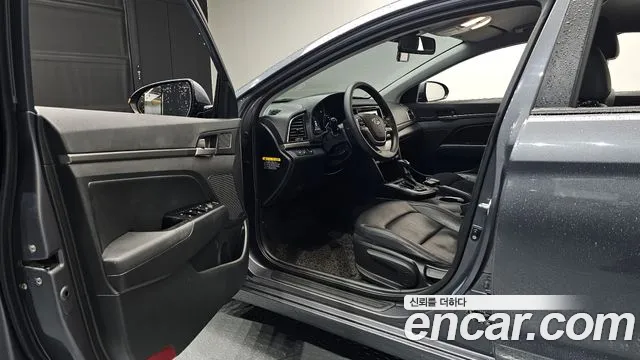 Hyundai AVANTE 2018 — фото 13