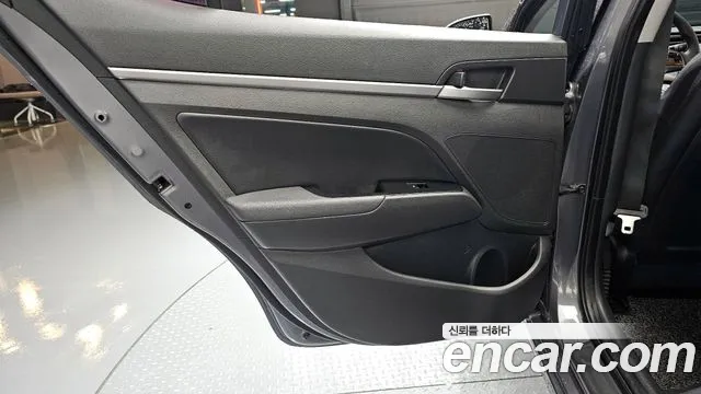 Hyundai AVANTE 2018 — фото 15