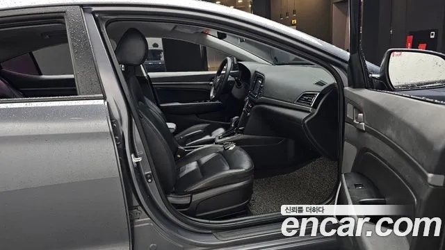 Hyundai AVANTE 2018 — фото 16