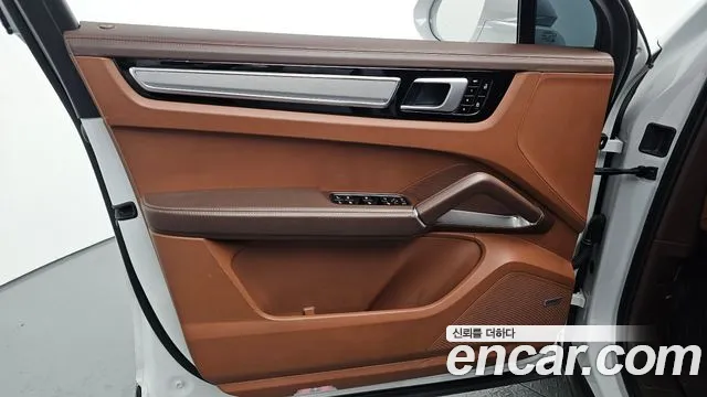 Porsche Cayenne 2020 — фото 14