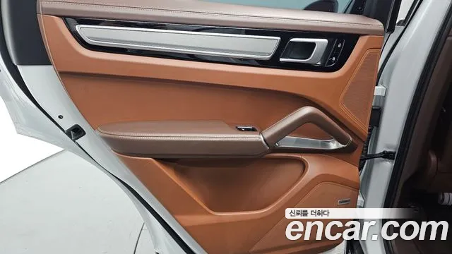 Porsche Cayenne 2020 — фото 15