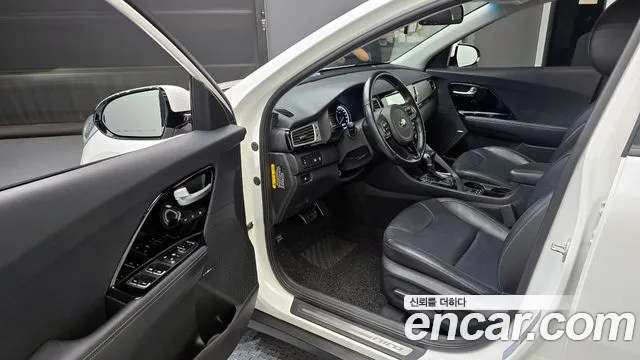 Kia Niro 2018 — фото 10