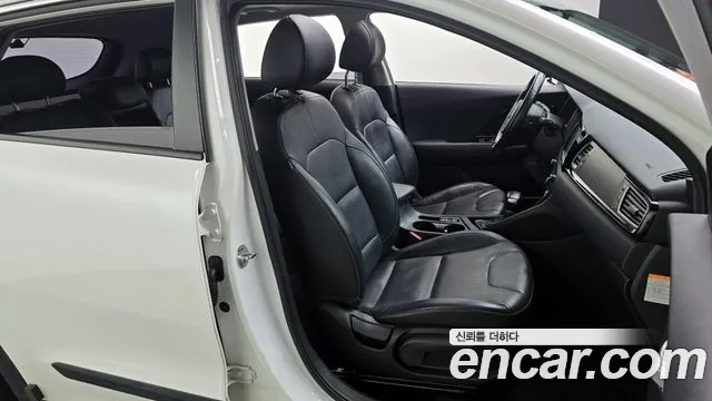 Kia Niro 2018 — фото 12