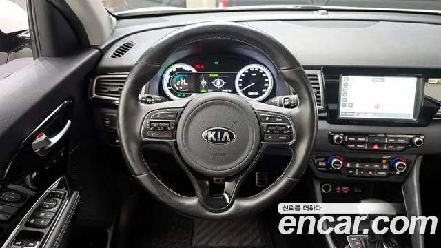 Kia Niro 2018 — фото 13