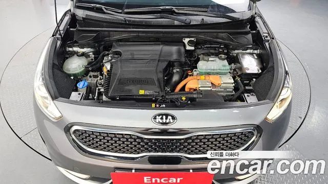 Kia Niro 2018 — фото 6