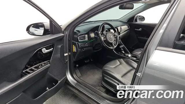 Kia Niro 2018 — фото 13