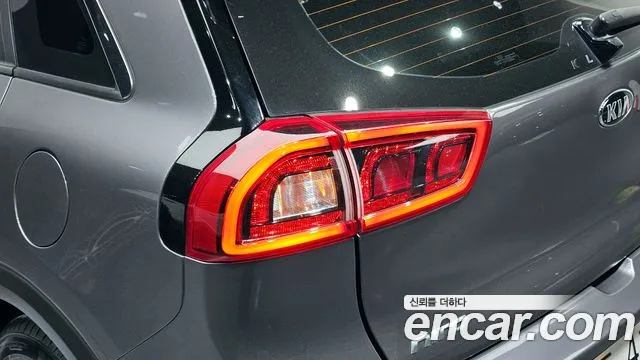 Kia Niro 2018 — фото 9