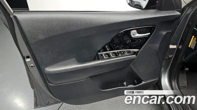 Kia Niro 2018 — фото 14