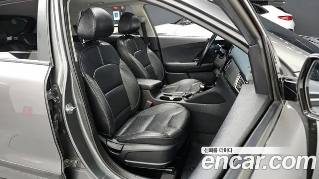 Kia Niro 2018 — фото 16