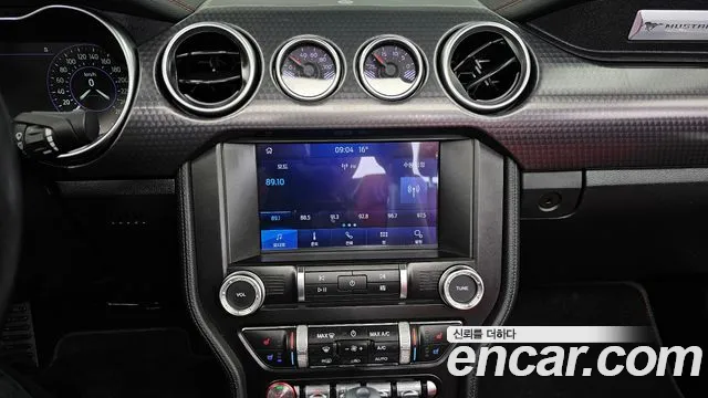 Ford Mustang 2019 — фото 14