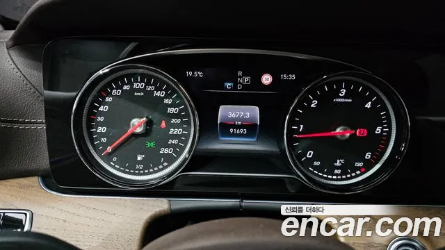 Mercedes-Benz E-Class 2018 — фото 11
