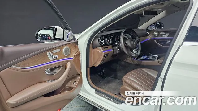 Mercedes-Benz E-Class 2018 — фото 13