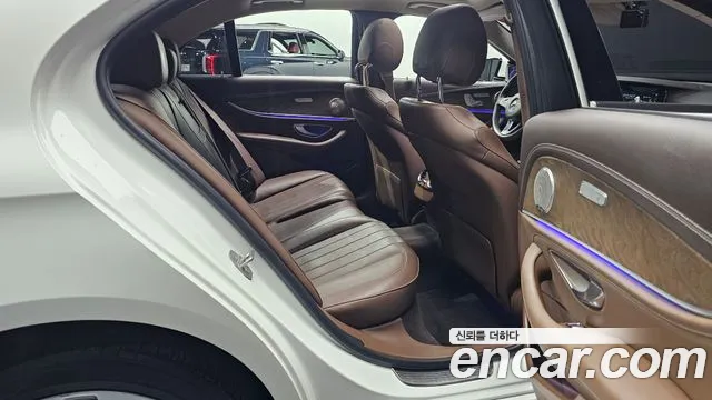 Mercedes-Benz E-Class 2018 — фото 17