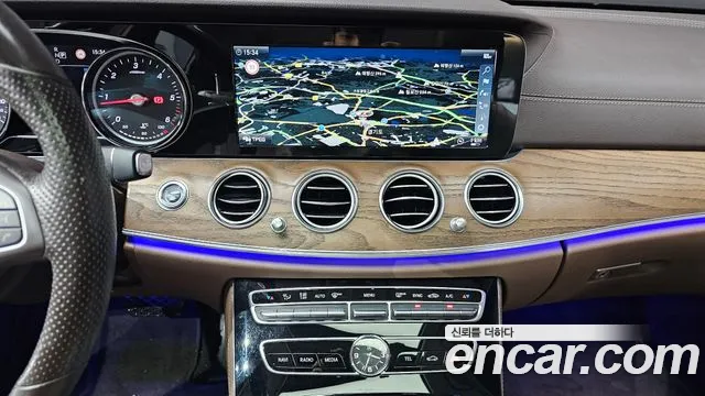 Mercedes-Benz E-Class 2018 — фото 18