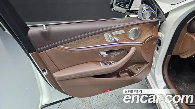 Mercedes-Benz E-Class 2018 — фото 14