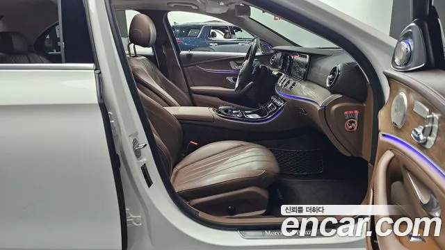 Mercedes-Benz E-Class 2018 — фото 16