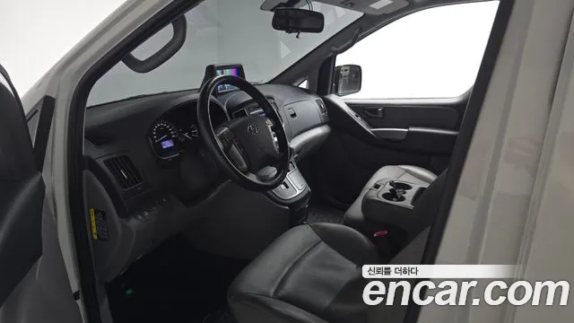 Hyundai Starex 2021 — фото 12