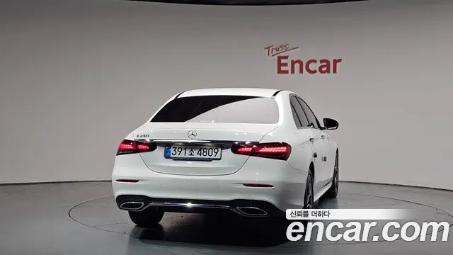 Mercedes-Benz E-Class 2023 — фото 3