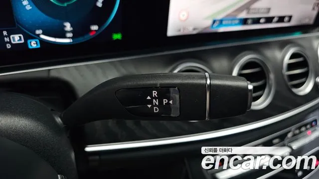Mercedes-Benz E-Class 2023 — фото 11