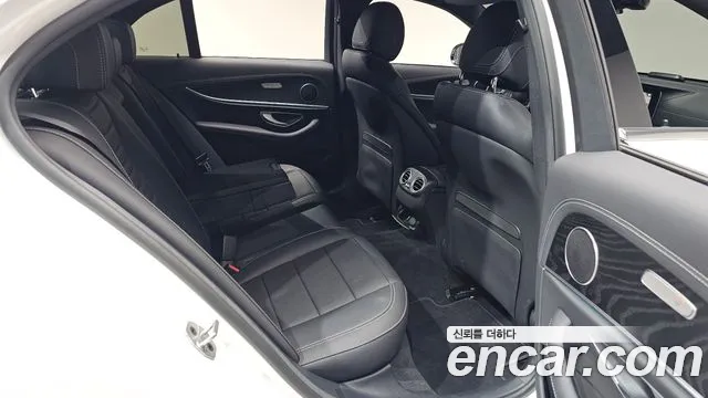Mercedes-Benz E-Class 2023 — фото 16