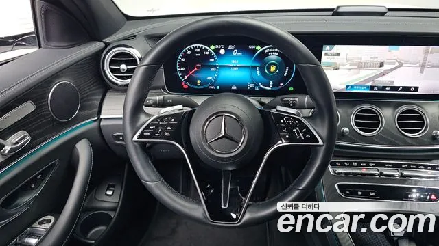 Mercedes-Benz E-Class 2023 — фото 17