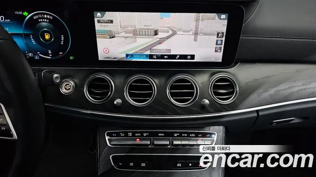 Mercedes-Benz E-Class 2023 — фото 18