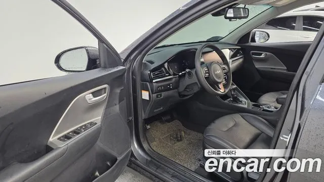 Kia Niro 2022 — фото 13