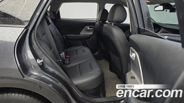 Kia Niro 2022 — фото 18