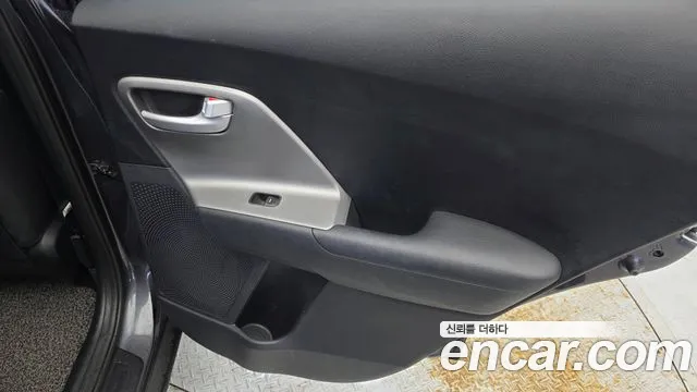 Kia Niro 2022 — фото 15