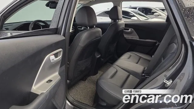 Kia Niro 2022 — фото 16