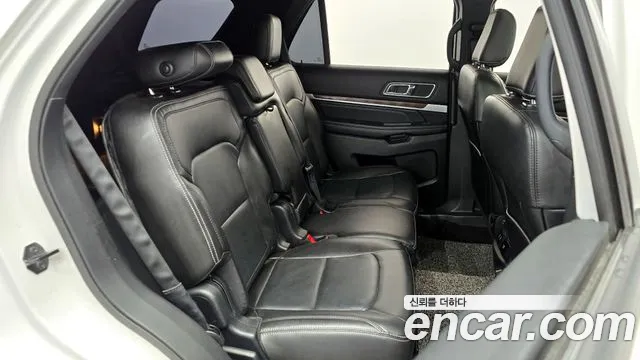 Ford Explorer 2018 — фото 17