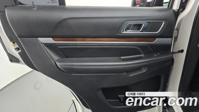 Ford Explorer 2018 — фото 15