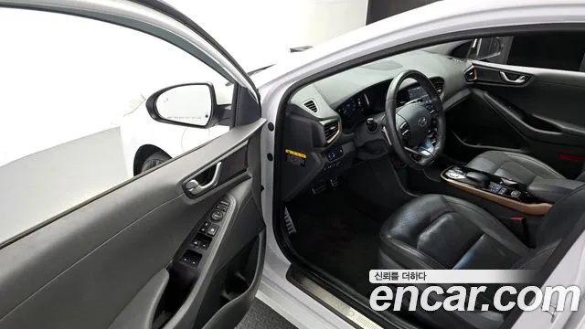 Hyundai Ioniq 2017 — фото 13