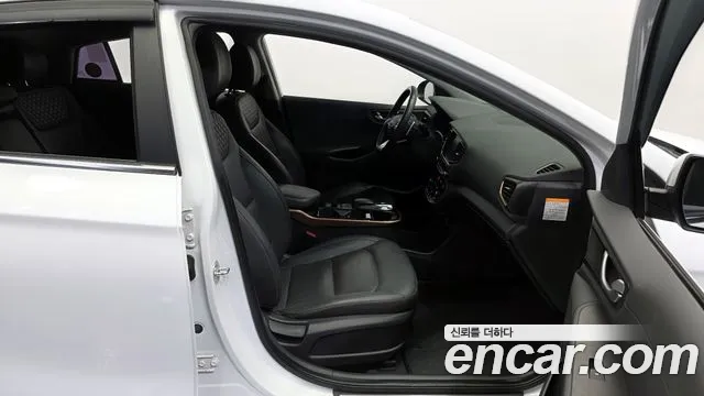 Hyundai Ioniq 2017 — фото 17