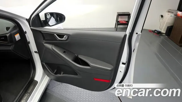 Hyundai Ioniq 2017 — фото 14