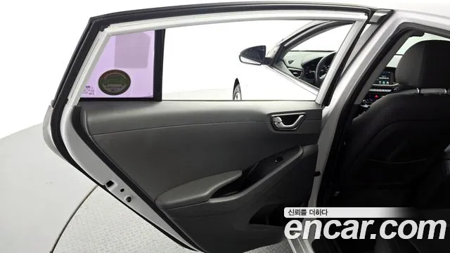 Hyundai Ioniq 2017 — фото 15