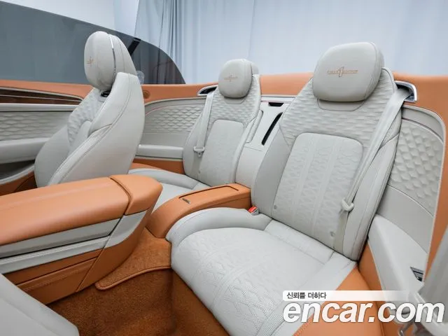 Bentley Continental 2025 — фото 16