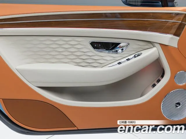 Bentley Continental 2025 — фото 17