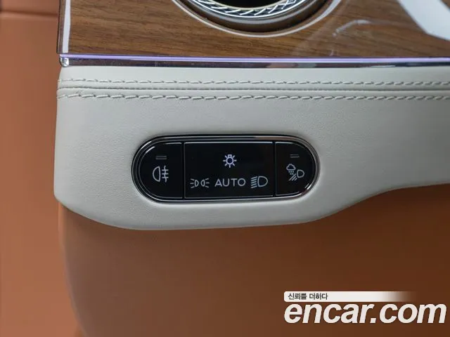 Bentley Continental 2025 — фото 18