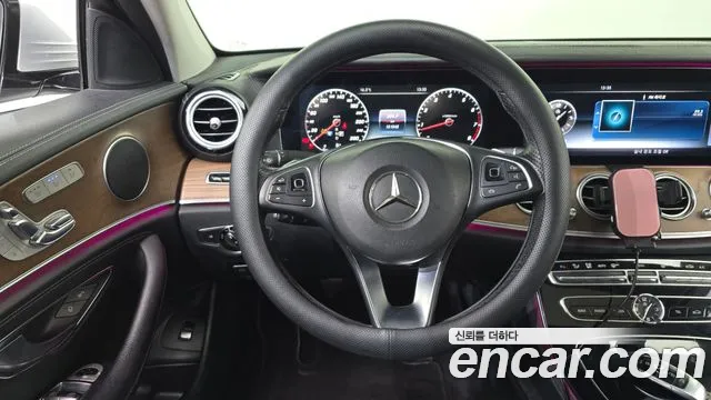 Mercedes-Benz E-Class 2017 — фото 13