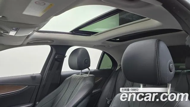 Mercedes-Benz E-Class 2017 — фото 15
